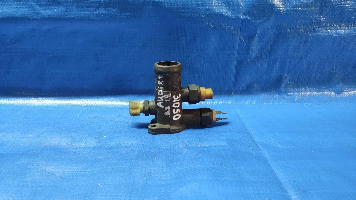 Фланец системы охлаждения Audi 80 B3 (1986—1991)