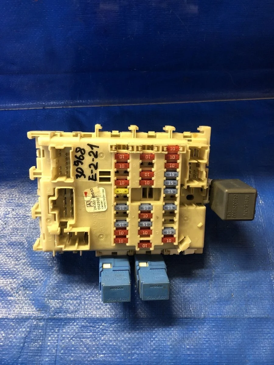 Блок предохранителей Nissan Almera N16 рестайлинг (2002—2006)