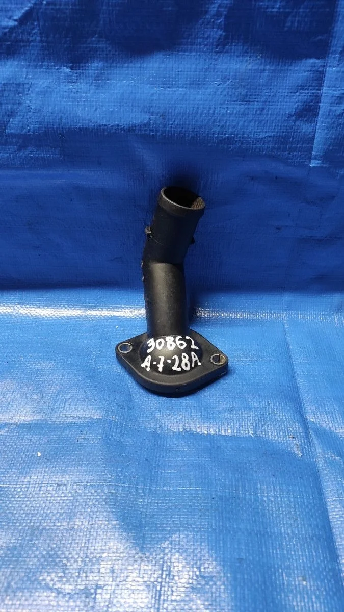 Фланец системы охлаждения Volkswagen Passat B6 (2005—2010)