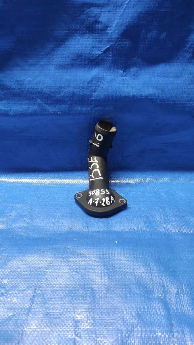 Фланец системы охлаждения Volkswagen Passat B6 (2005—2010)