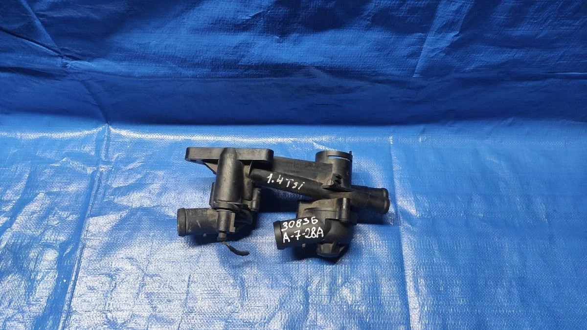 Корпус термостата Volkswagen Passat B6 (2005—2010)