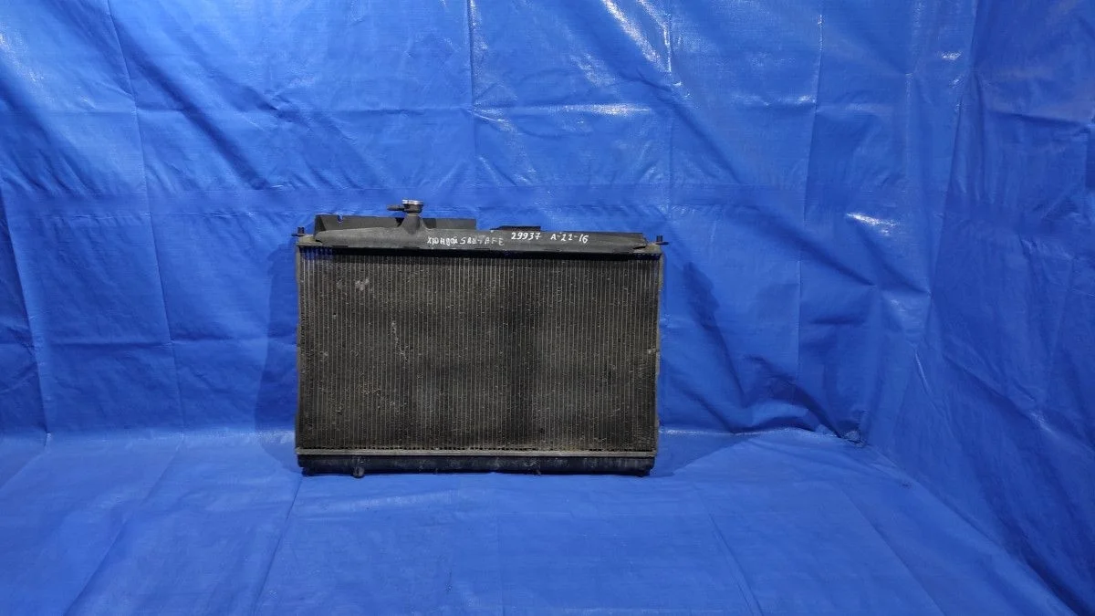 Радиатор охлаждения двигателя Hyundai Santa Fe II (2005—2010)