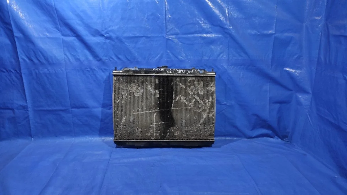 Радиатор охлаждения двигателя Nissan X-Trail I (2000—2007)