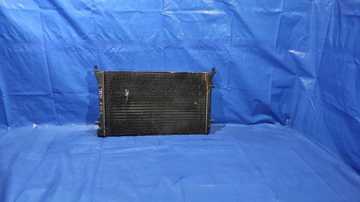 Радиатор охлаждения двигателя Volkswagen Golf Mk5 (2003—2009)