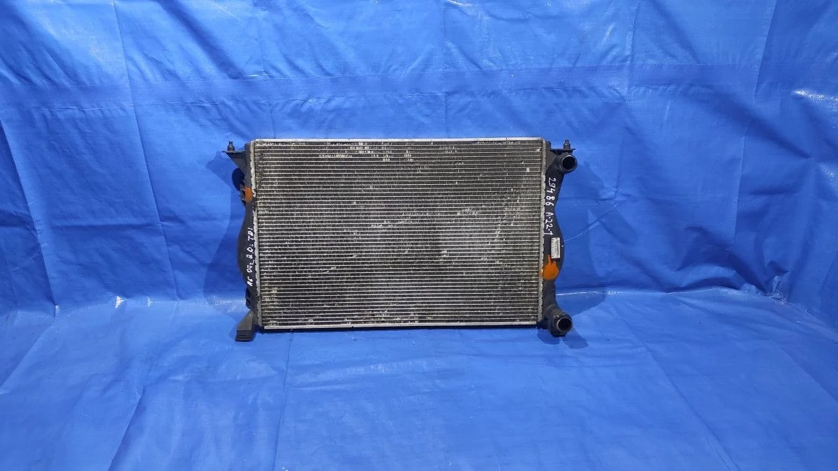 Радиатор охлаждения двигателя Audi A6 C6 (2004—2008)