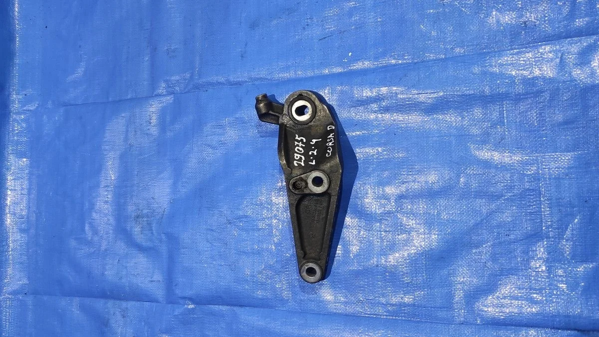 Кронштейн опоры КПП Opel Corsa D (2006—2010)