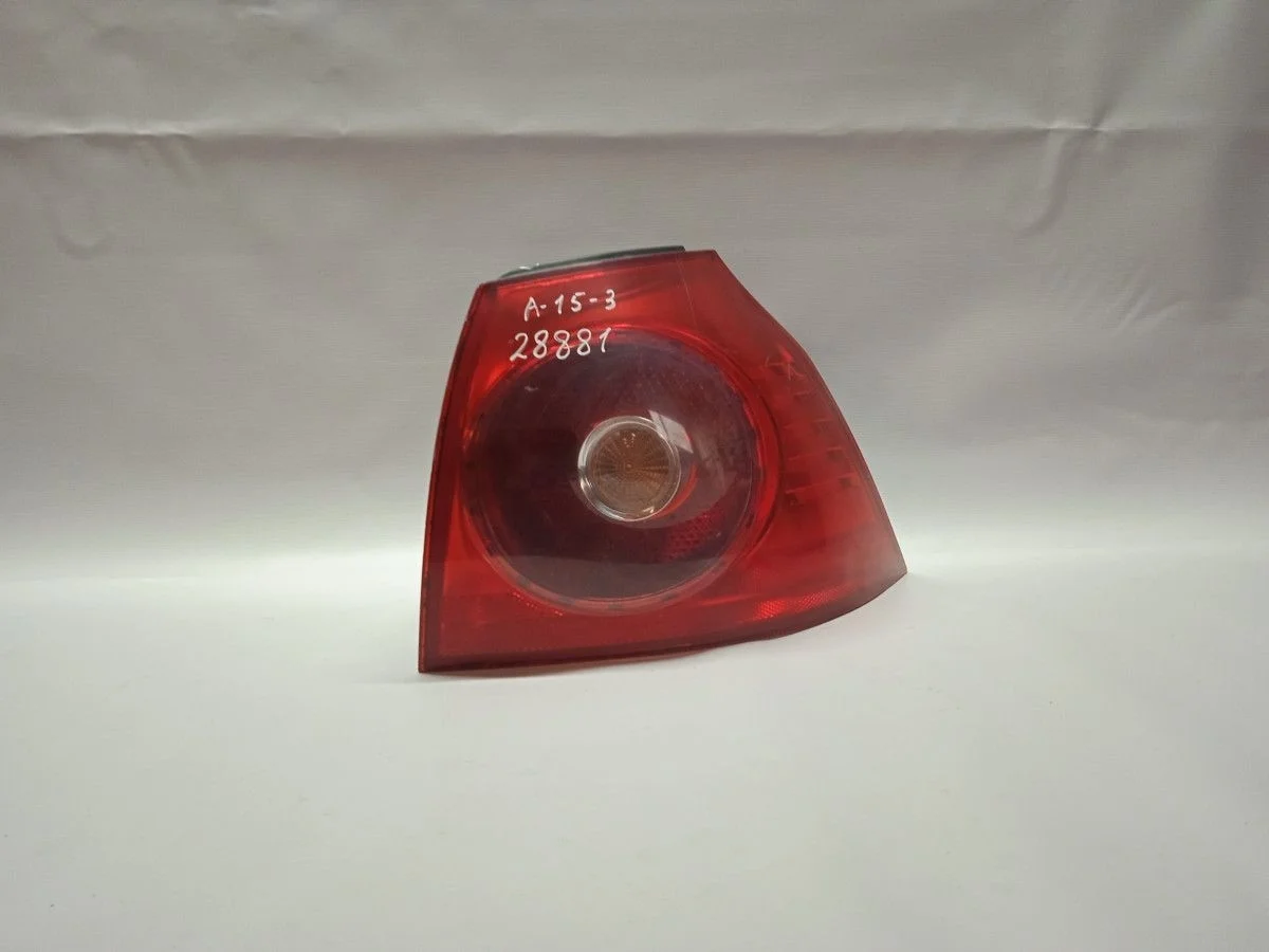 Фонарь задний наружный правый Volkswagen Golf Mk5 (2003—2009)