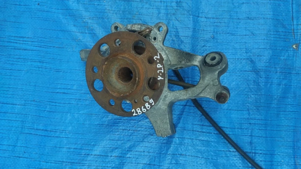 Кулак задний правый (цапфа) Mercedes-Benz E-класс W211/S211 (2002—2006)