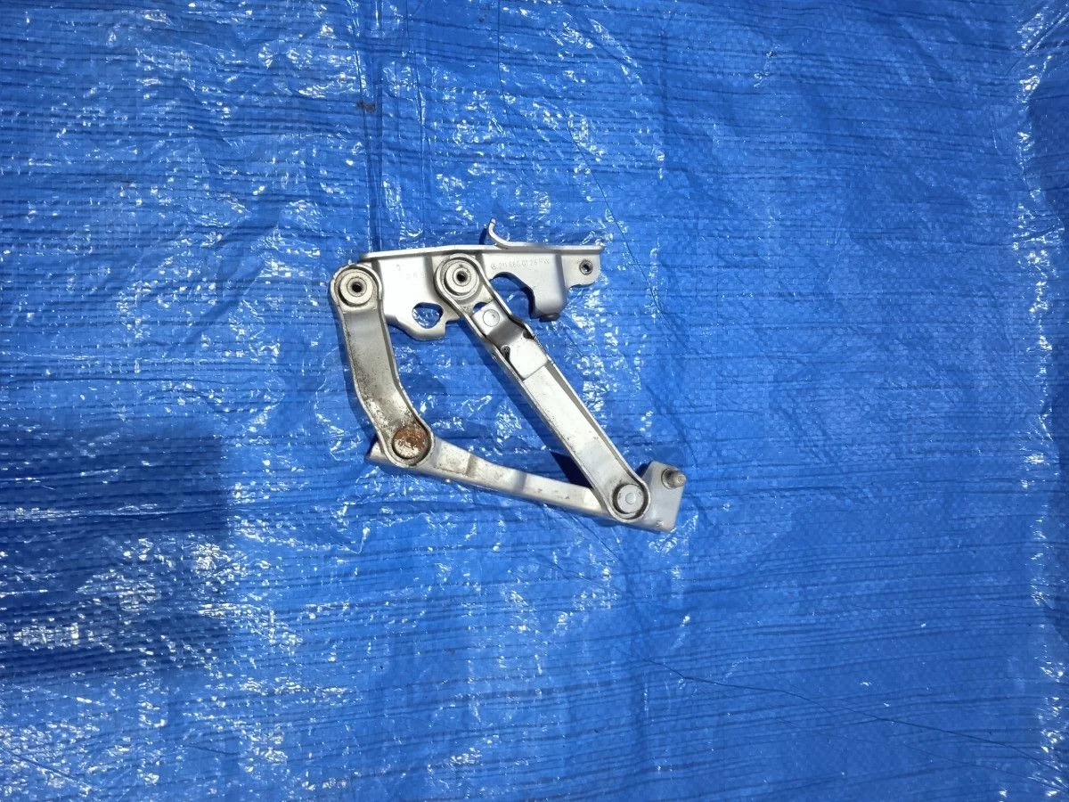 Петля капота левая Mercedes-Benz E-класс W211/S211 (2002—2006)