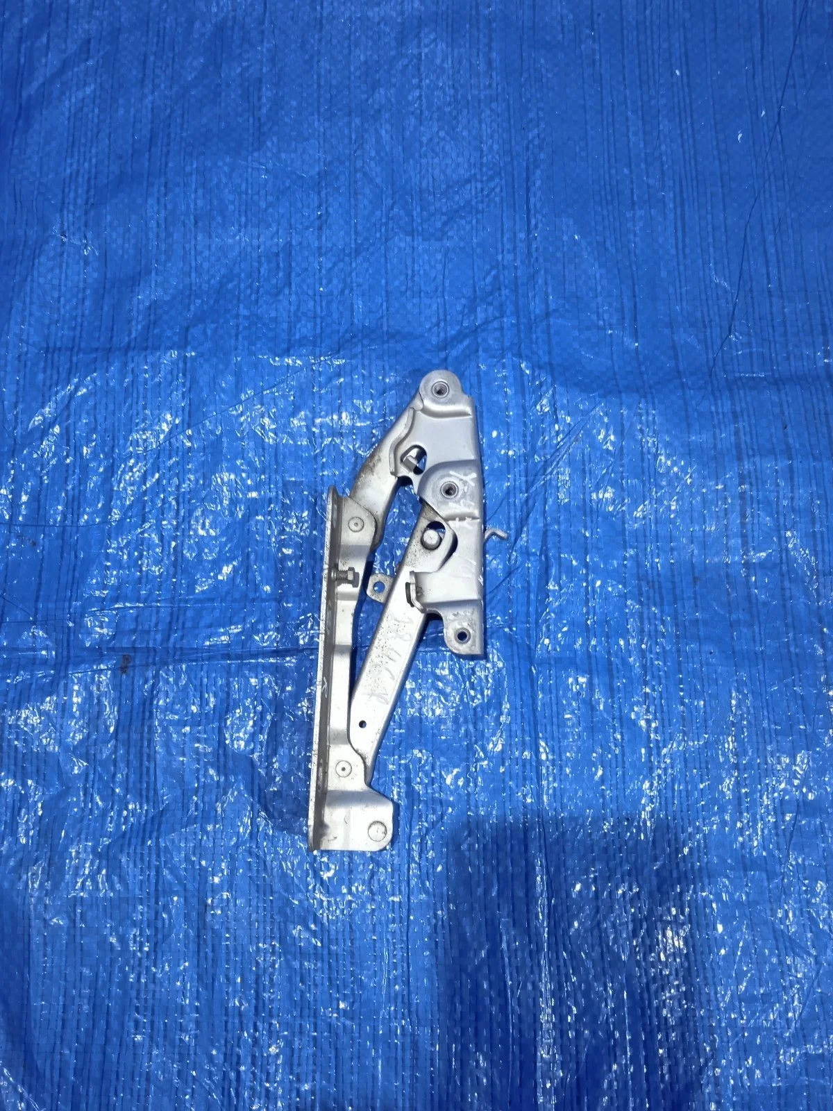 Петля капота правая Mercedes-Benz E-класс W211/S211 (2002—2006)