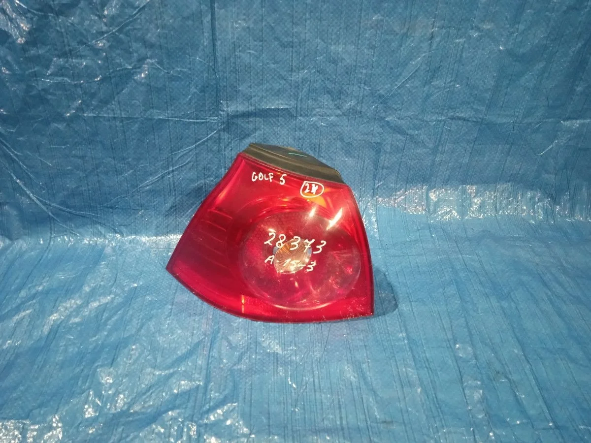 Фонарь задний наружный левый Volkswagen Golf Mk5 (2003—2009)