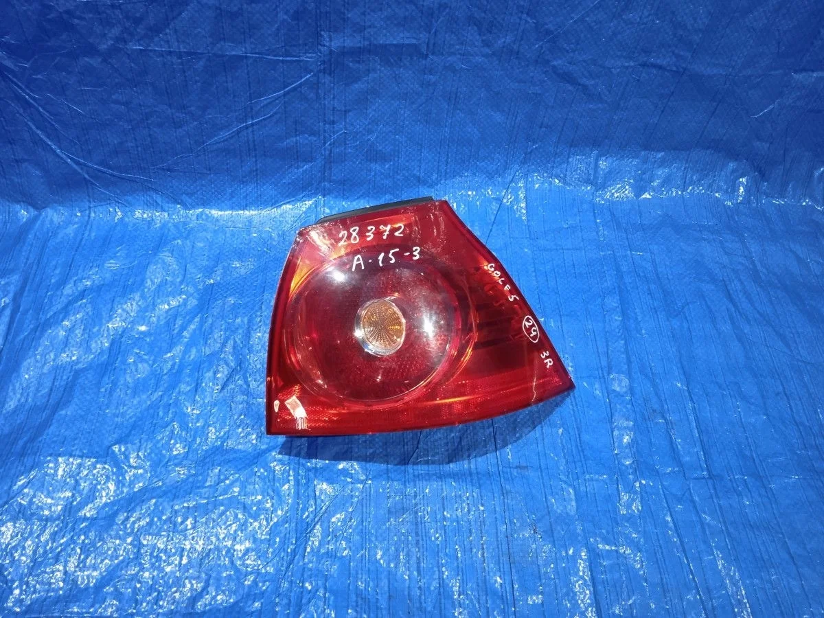 Фонарь задний наружный правый Volkswagen Golf Mk5 (2003—2009)