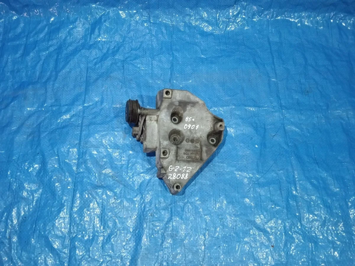 Кронштейн компрессора кондиционера Volkswagen Passat B5 рестайлинг (2000—2005)