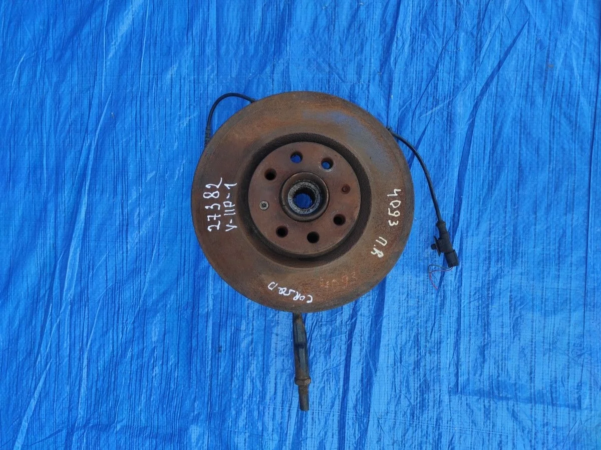 Кулак поворотный правый Opel Corsa D (2006—2010)