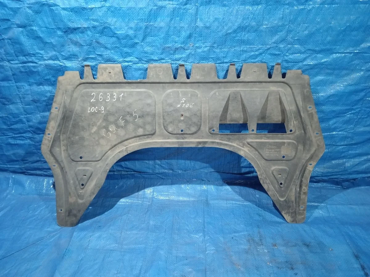 Пыльник моторного отсека центральный Volkswagen Jetta V (2005—2011)