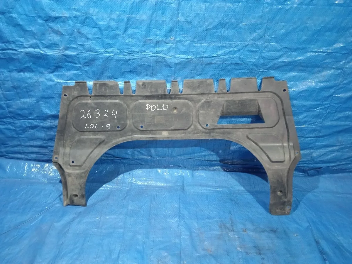 Пыльник моторного отсека центральный Volkswagen Polo IV (2001—2005)