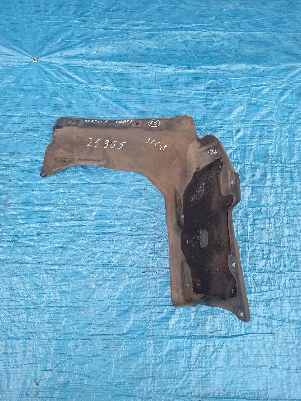 Пыльник моторного отсека правый Toyota Corolla Verso I (2001—2004)