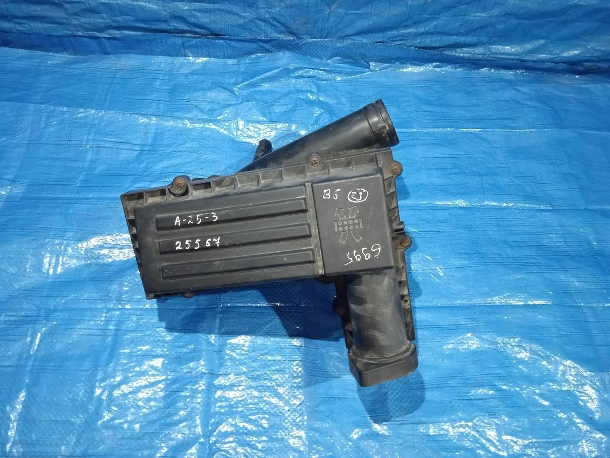 Корпус воздушного фильтра Volkswagen Passat B6 (2005—2010)