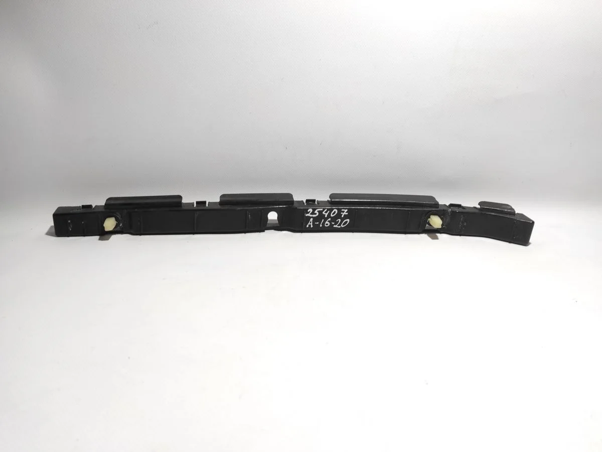 Кронштейн переднего бампера правый Hyundai Santa Fe II (2005—2010)