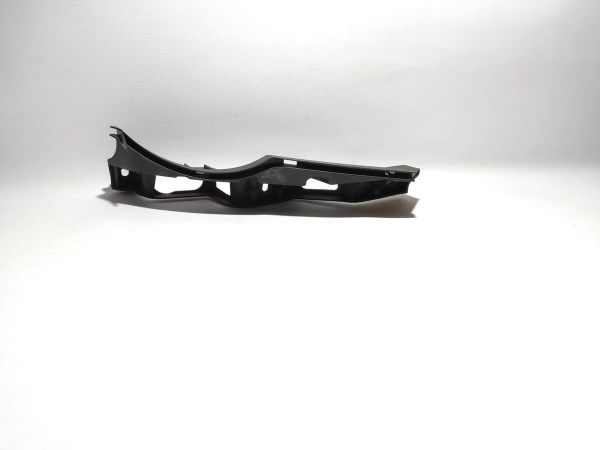 Кронштейн переднего бампера правый Volkswagen Passat B6 (2005—2010)