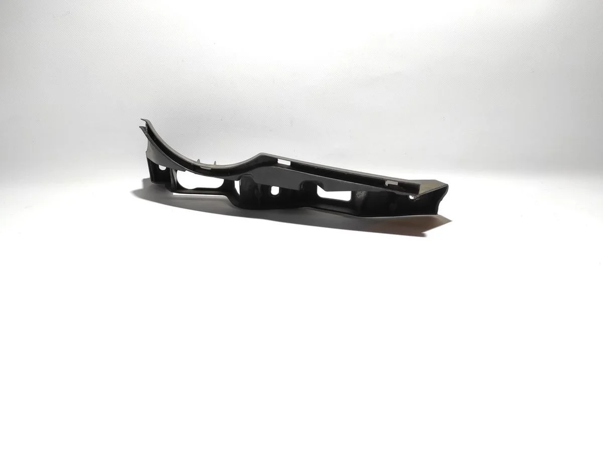 Кронштейн переднего бампера правый Volkswagen Passat B6 (2005—2010)