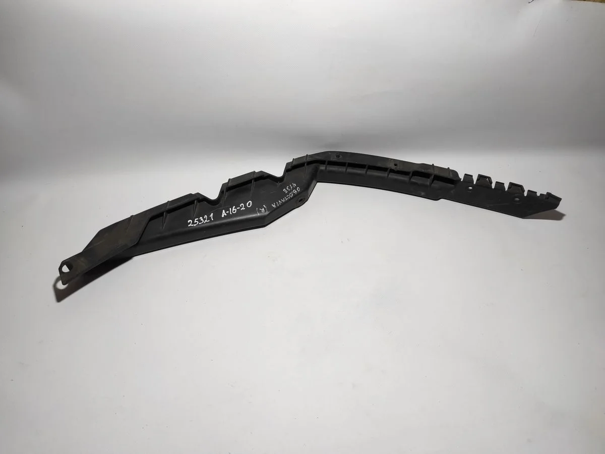 Кронштейн переднего бампера правый Skoda Octavia II (2004—2009)