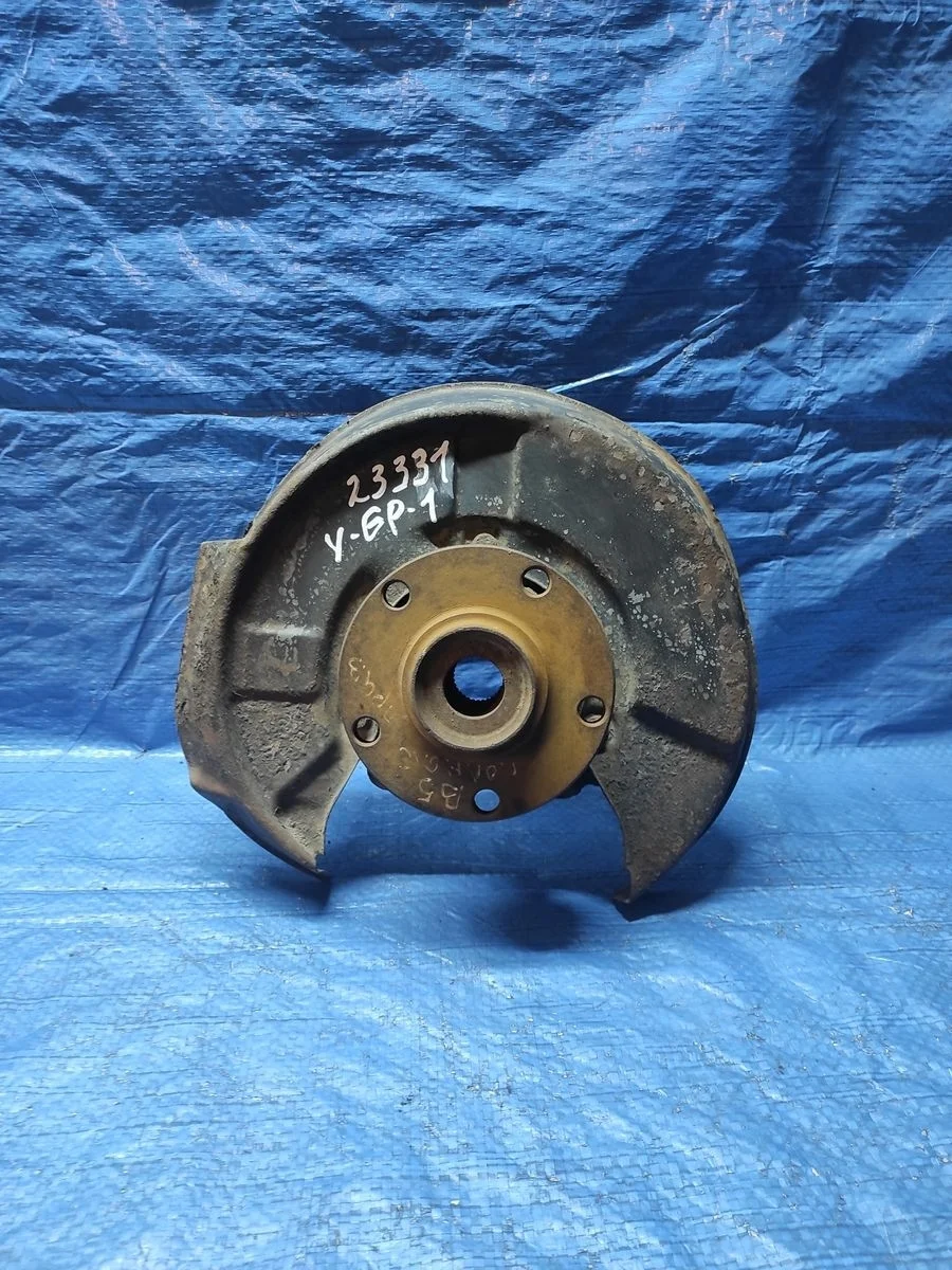 Кулак задний правый (цапфа) Audi A6 C5 (1997—2001)