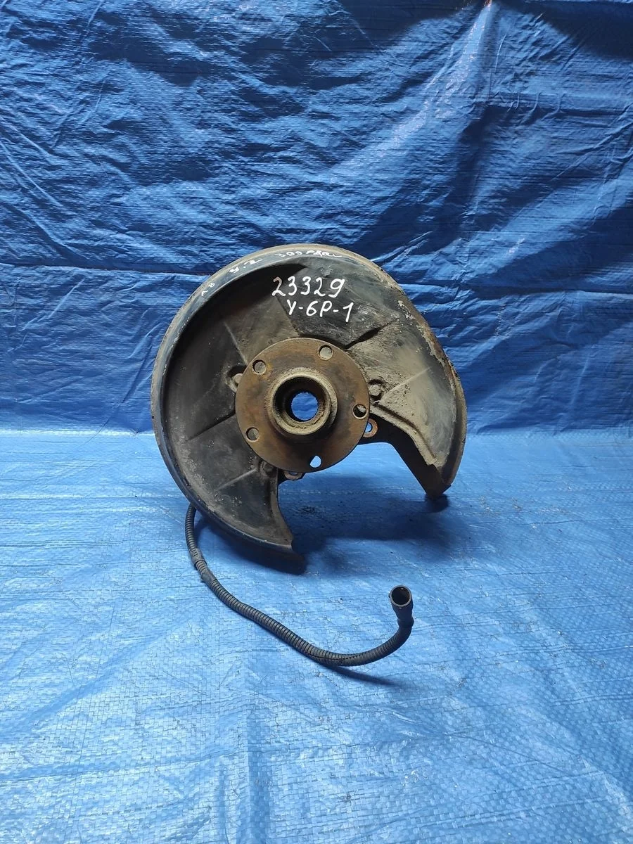 Кулак задний правый (цапфа) Audi A8 D2 (1994—1999)