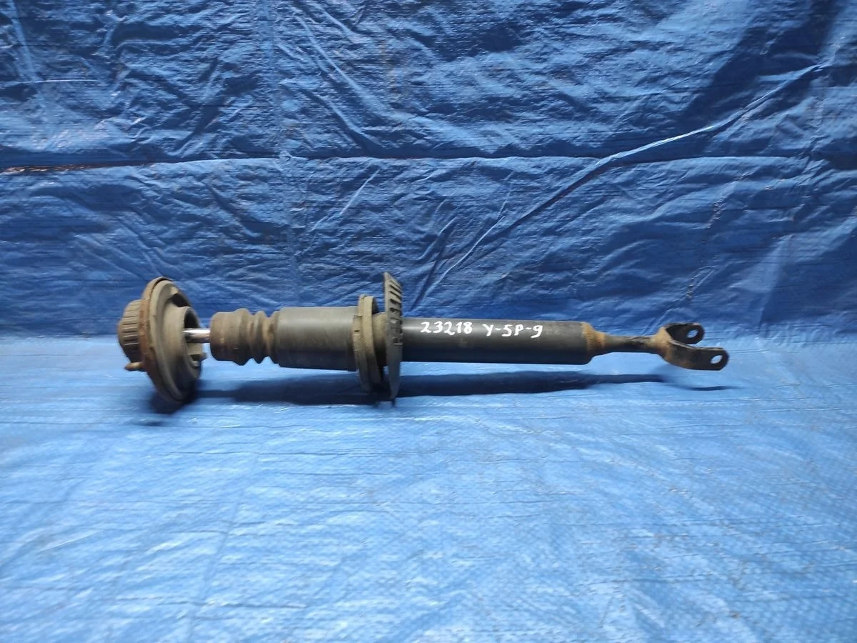 Амортизатор передний L=R Volkswagen Passat B5 (1996—2001)