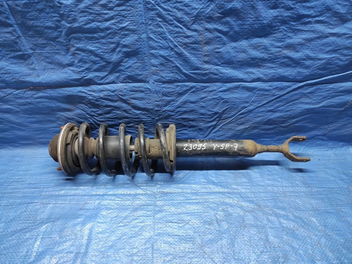 Амортизатор передний L=R Volkswagen Passat B5 (1996—2001)