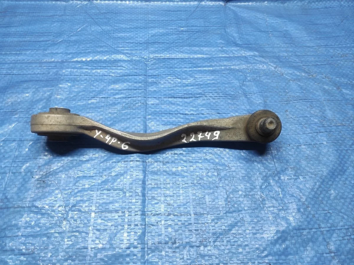 Рычаг передний левый верхний Audi A4 B6 (2000—2006)