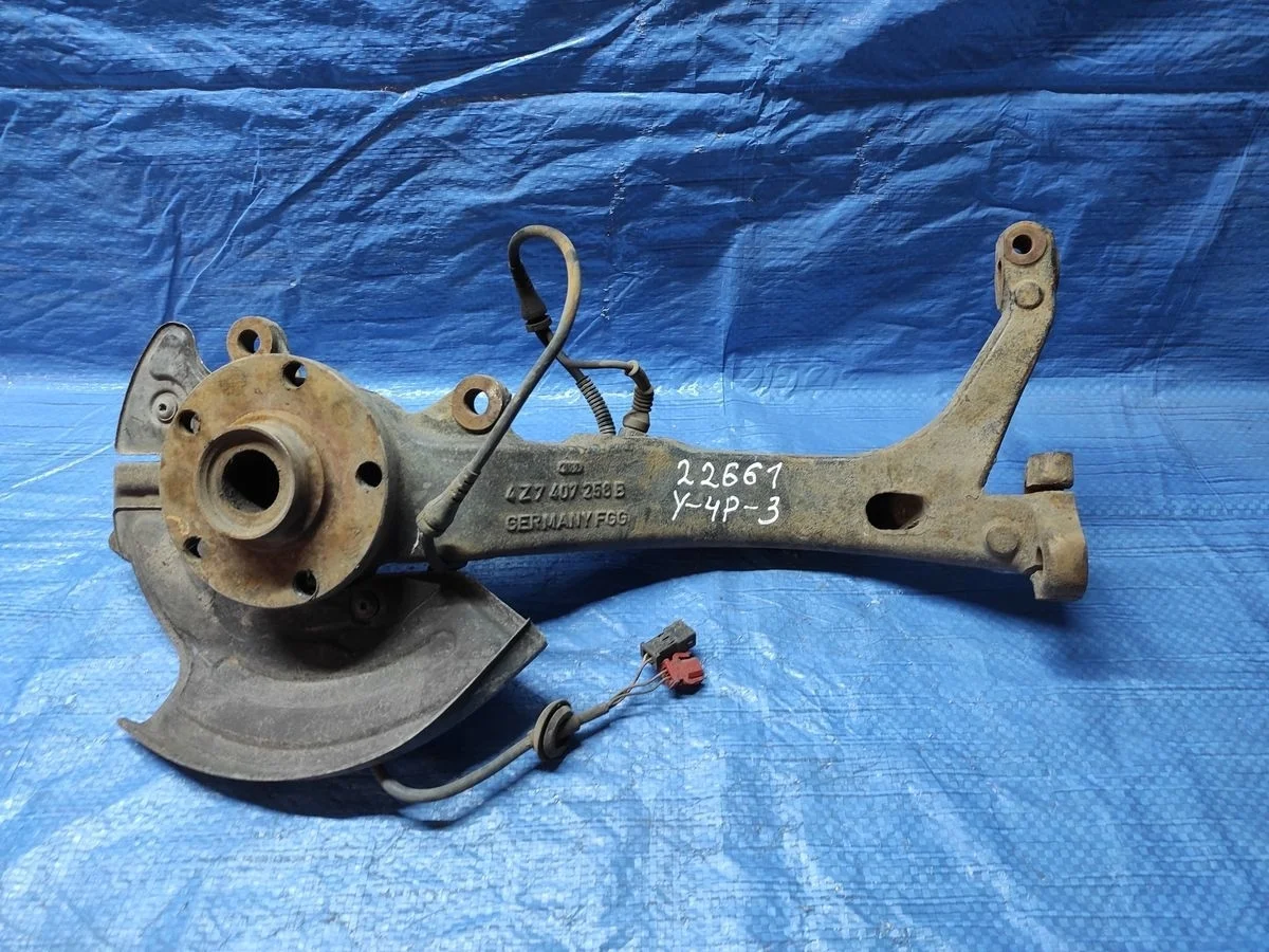 Кулак поворотный правый Audi A6 Allroad Quattro C5 (2000—2006)