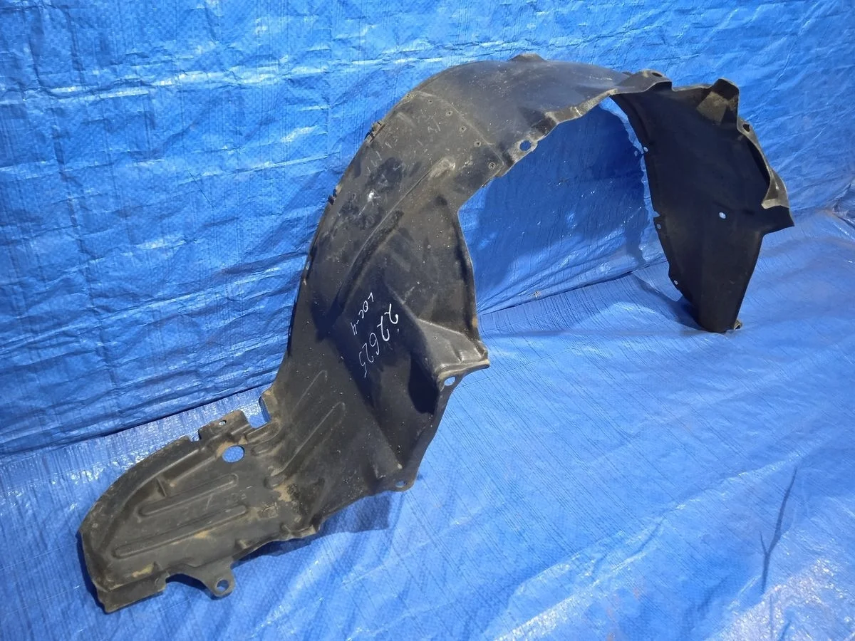 Подкрылок (локер) передний правый Nissan Maxima A32 (1994—2000)