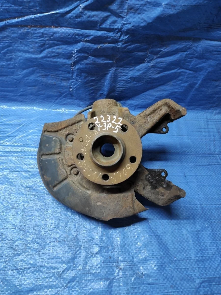 Кулак поворотный правый Volkswagen Golf Mk4 (1997—2006)