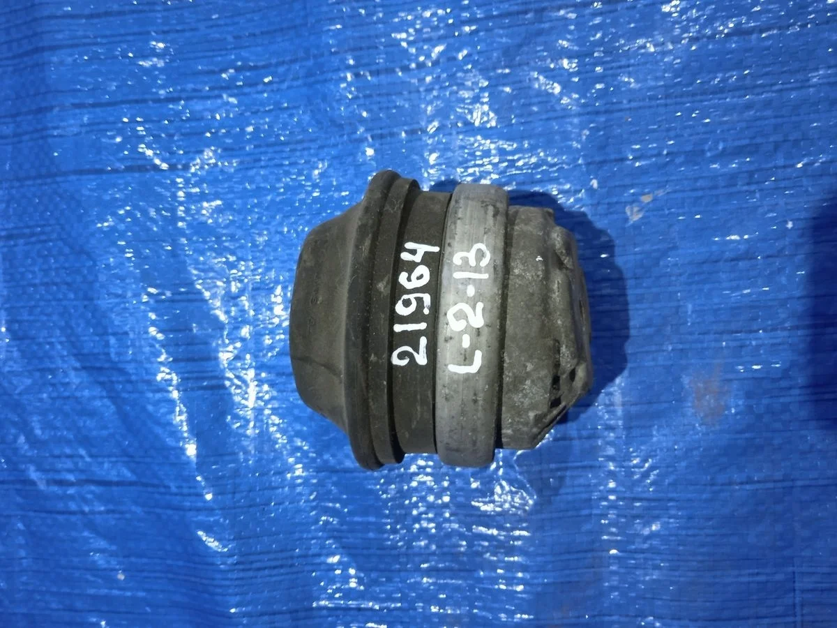 Опора ( подушка ) двигателя Mercedes-Benz C-класс W203/S203/CL203 (2000—2004)