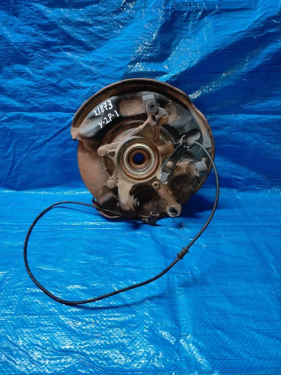 Кулак задний правый (цапфа) Mercedes-Benz C-класс W203/S203/CL203 (2000—2004)