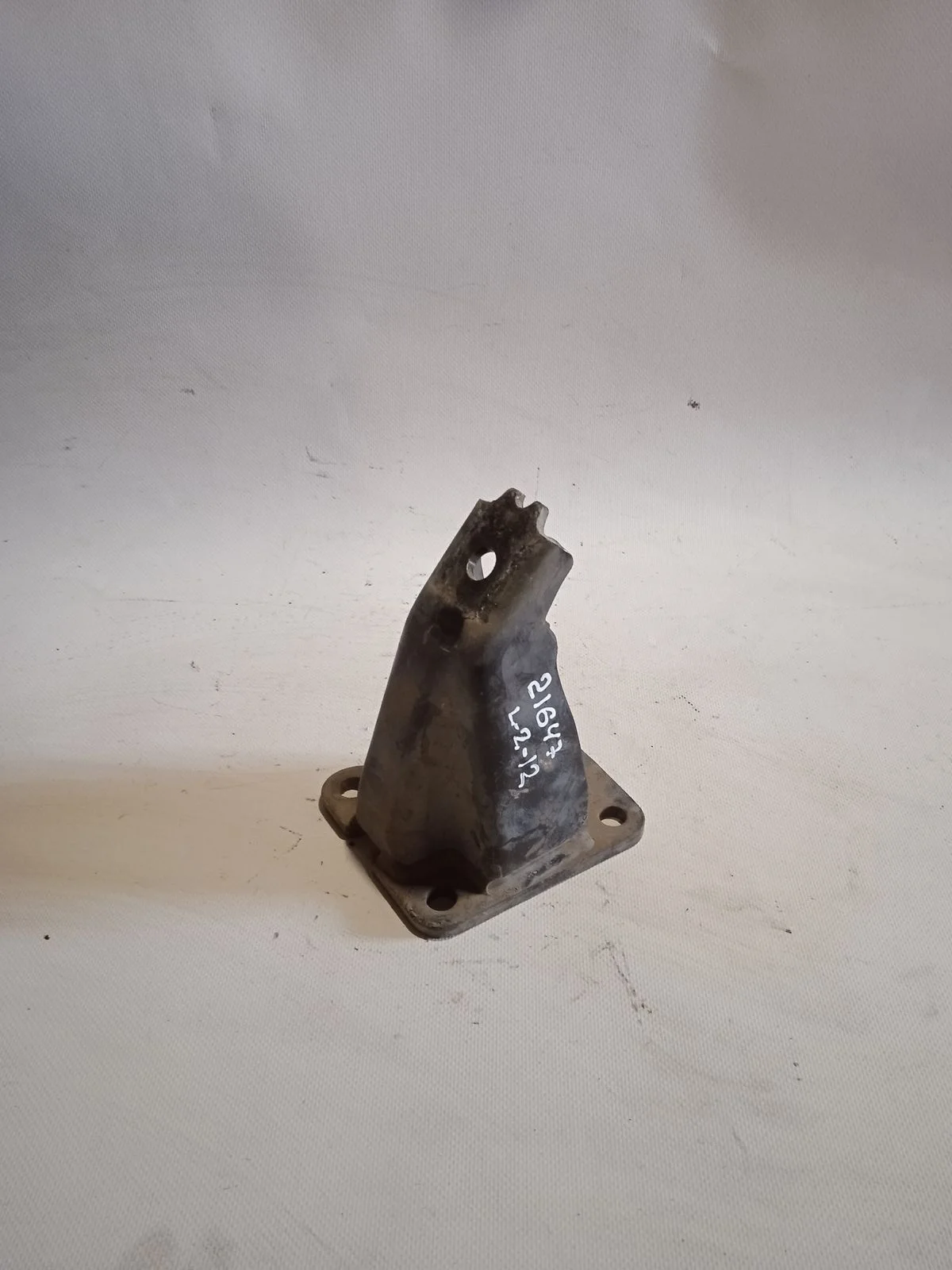 Кронштейн опоры двигателя Nissan Pathfinder III (2004—2010)