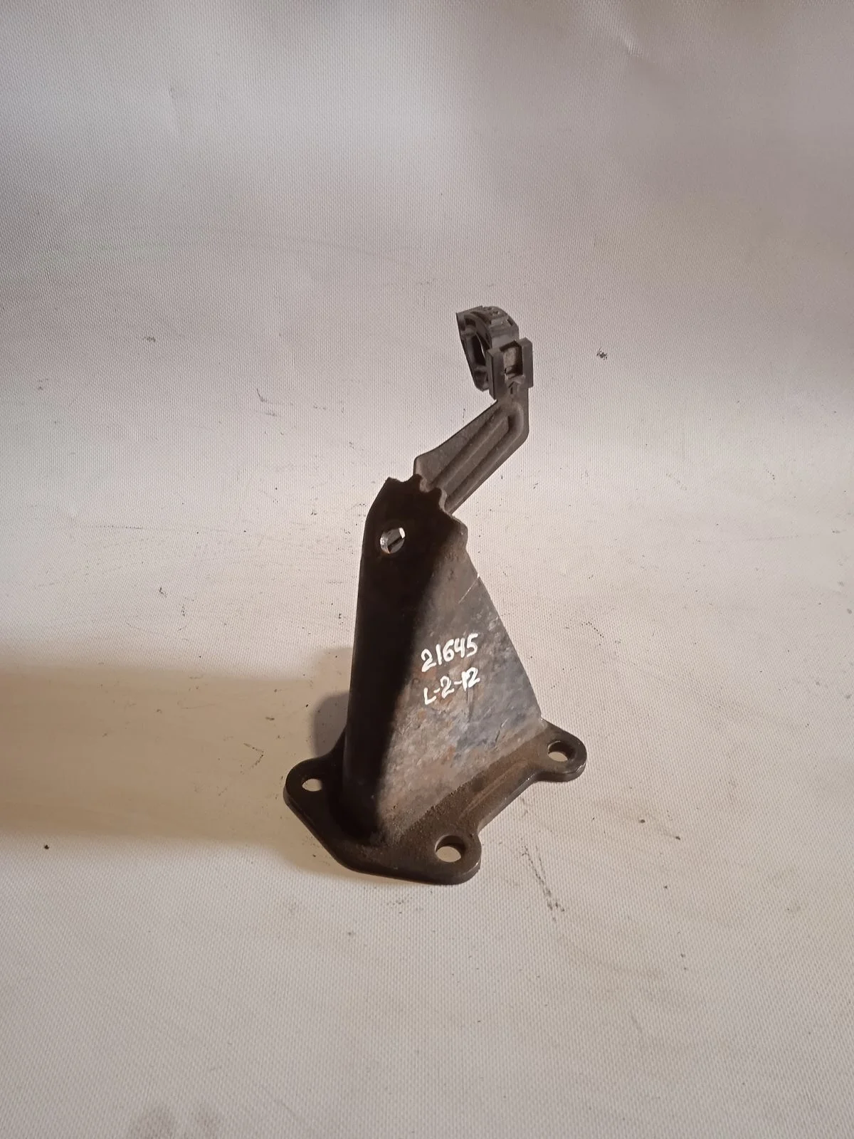 Кронштейн опоры двигателя Nissan Pathfinder III (2004—2010)