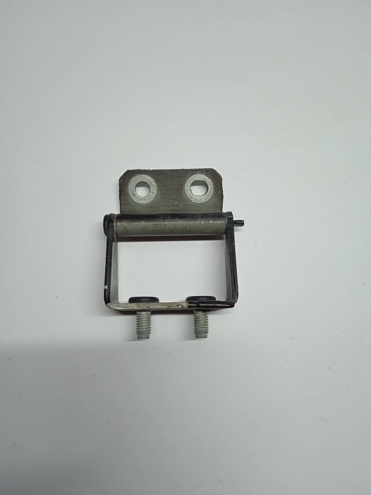 Петля багажника левая Nissan Qashqai I (2006—2010)