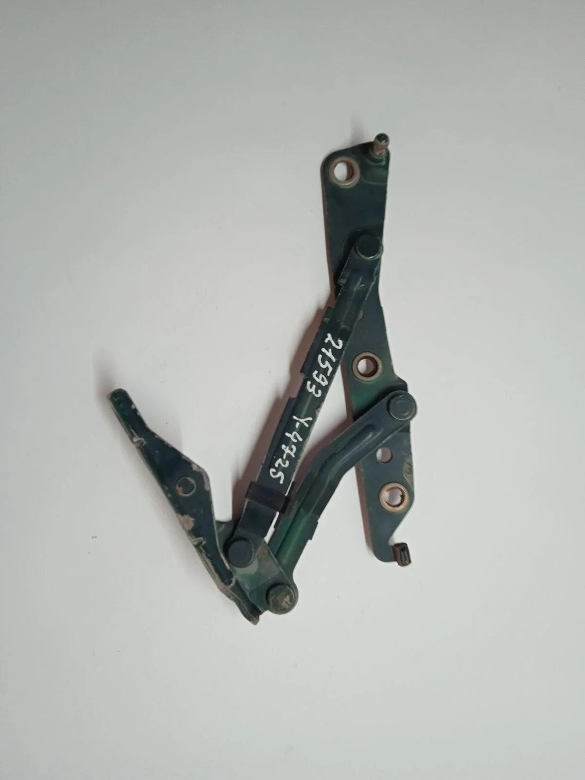 Петля багажника правая Nissan Primera P11 (1995—2000)