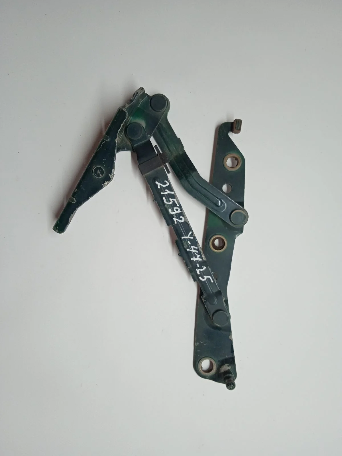 Петля багажника левая Nissan Primera P11 (1995—2000)