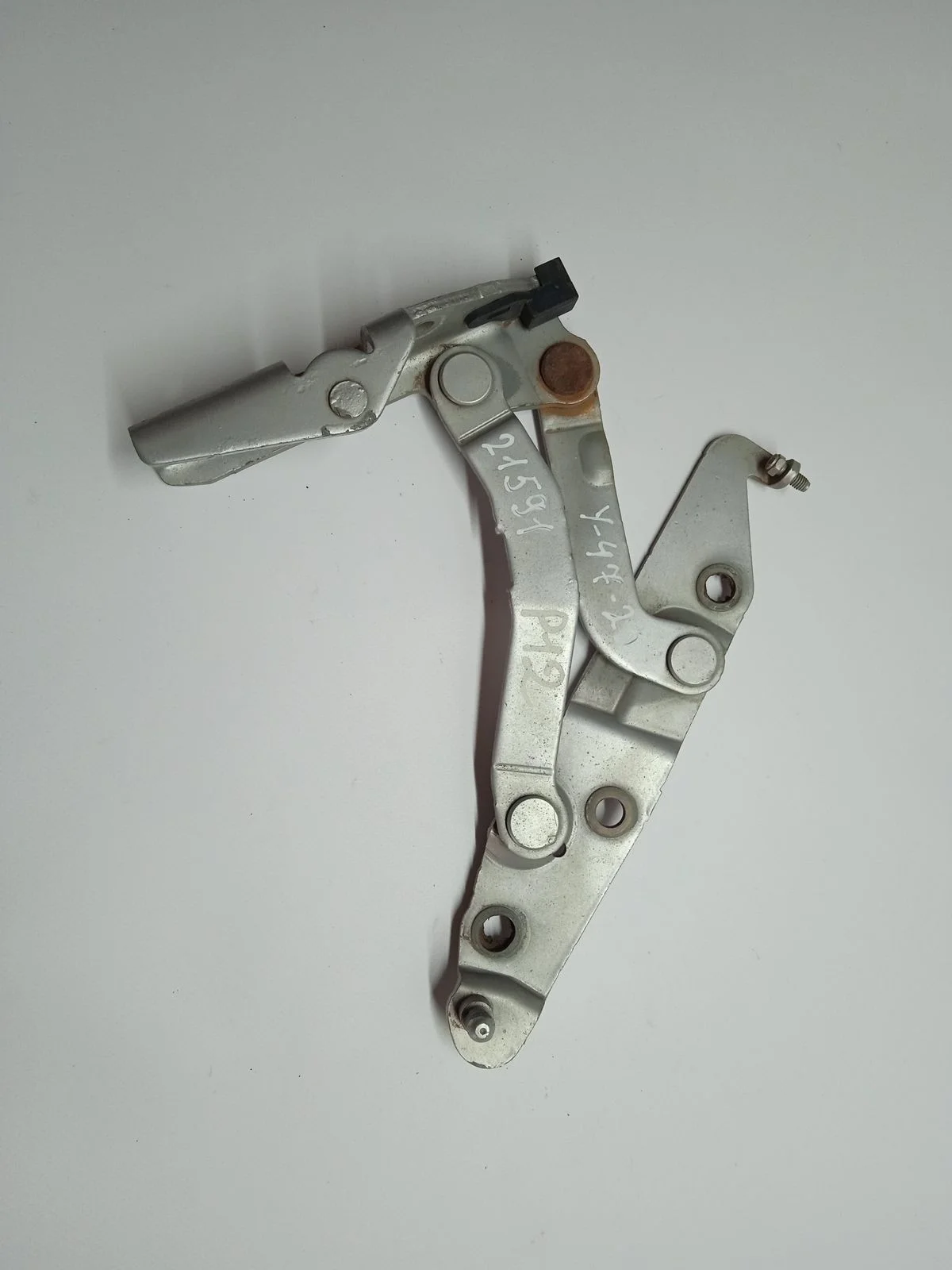 Петля багажника левая Nissan Primera P12 (2001—2008)