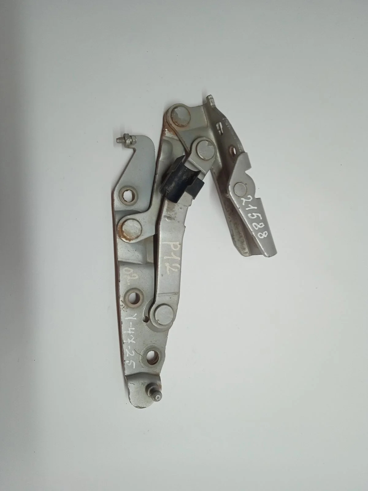 Петля багажника правая Nissan Primera P12 (2001—2008)