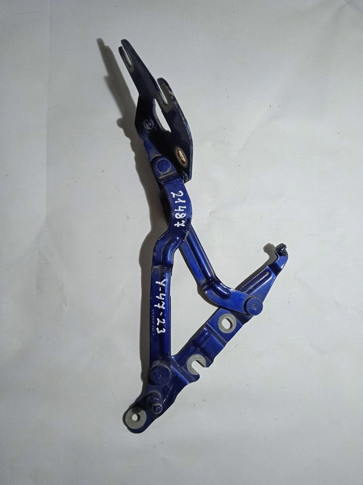 Петля багажника левая Audi A6 C5 (1997—2001)