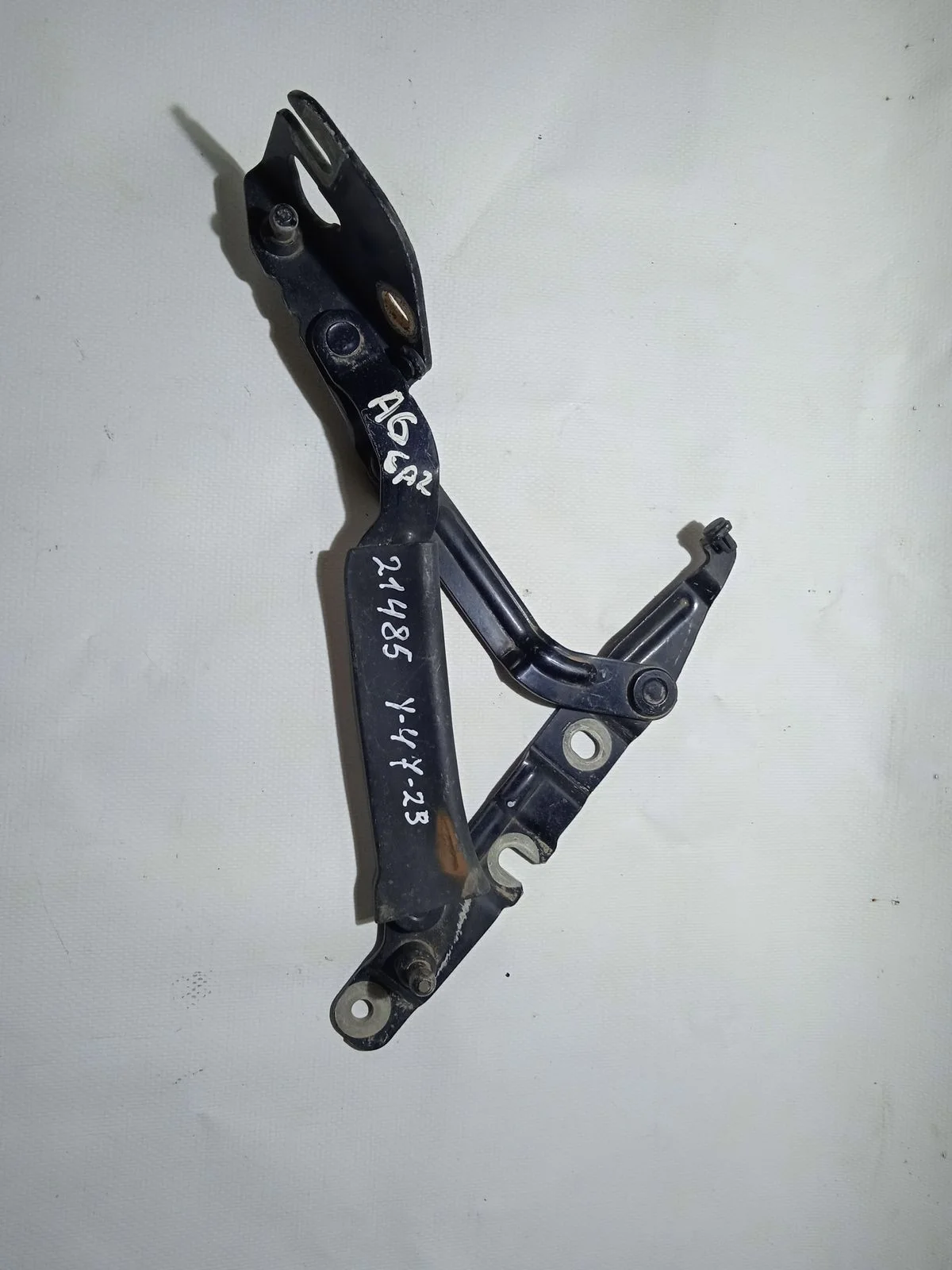 Петля багажника левая Audi A6 C5 (1997—2001)