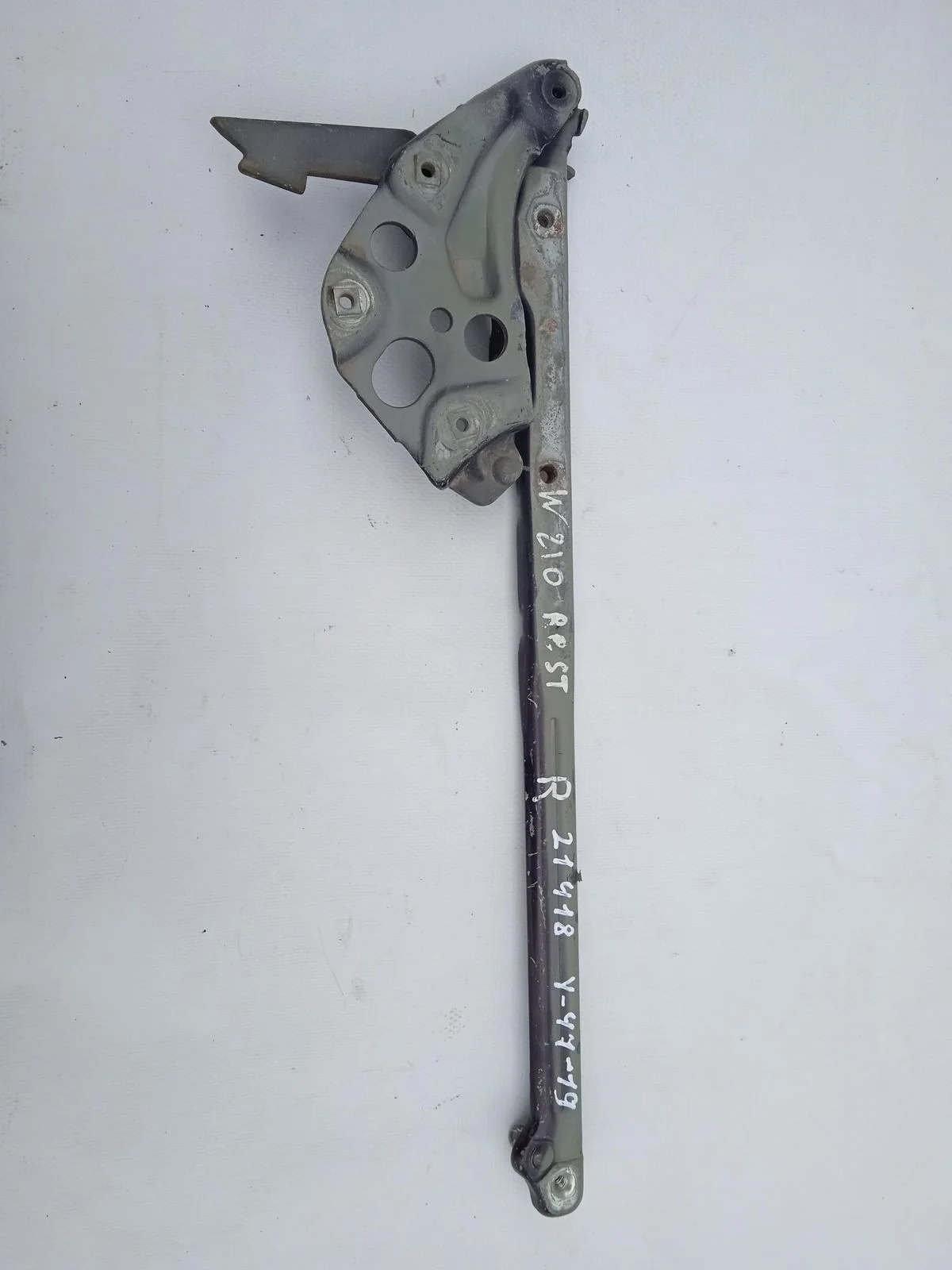 Петля капота правая Mercedes-Benz E-класс W210/S210 (1995—1999)