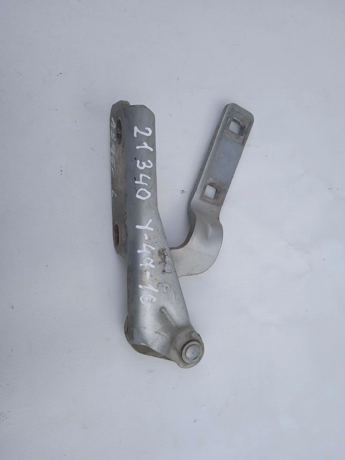 Петля капота левая Audi A8 D2 (1994—1999)