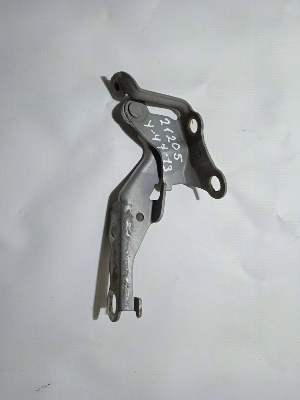 Петля капота левая Toyota Corolla IX (2000—2004)