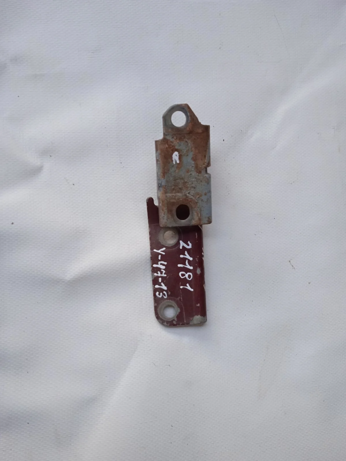 Петля капота правая Mitsubishi Pajero III (1999—2003)