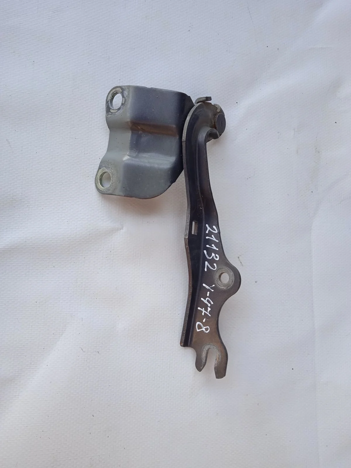 Петля капота левая Mazda 6 GH (2007—2009)